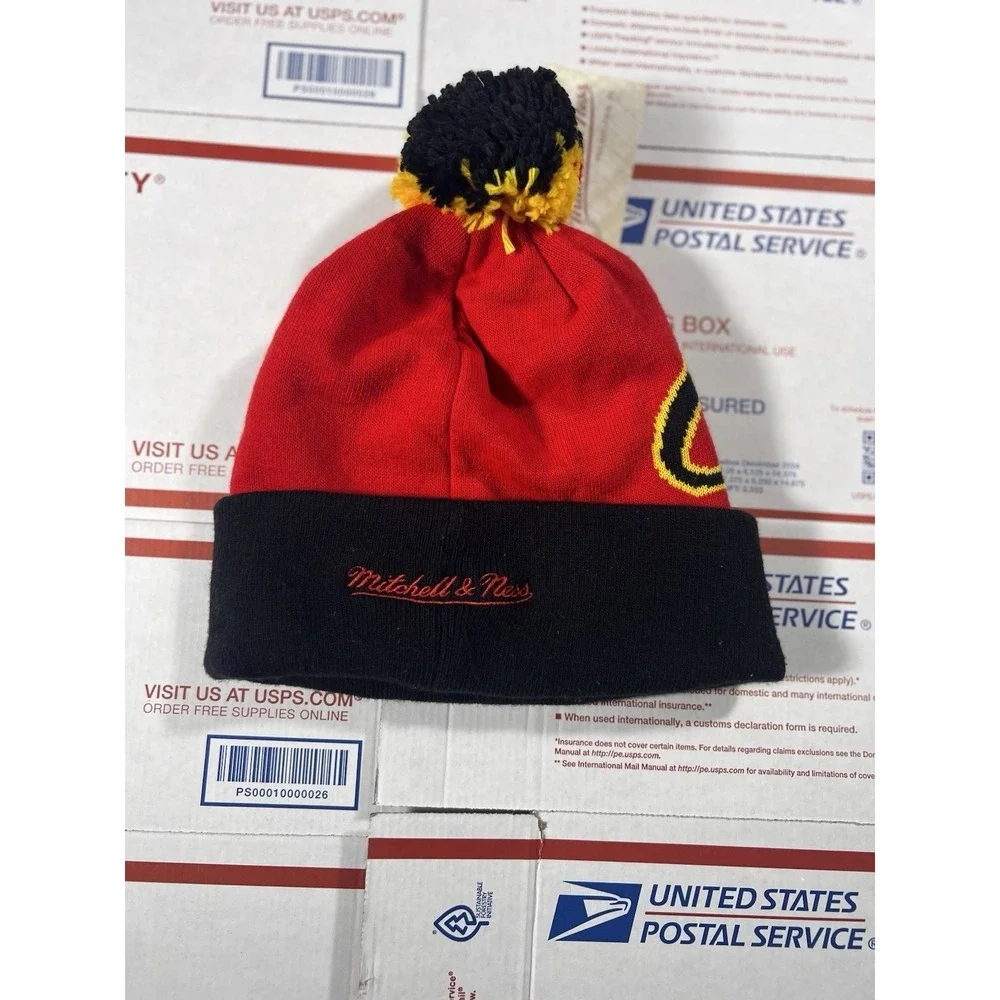 Calgary Flames NHL knit Toboggan cap Cuff/pom  beanie Mitchell & Ness NWT Hockey